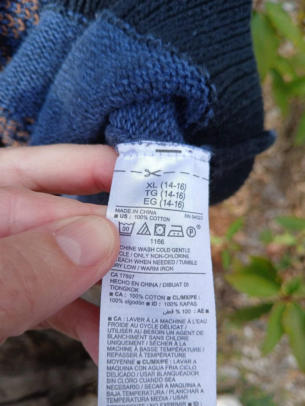 Old Navy Kids Roaring Grizzly Bear Crewneck Sweater Size XL 14-16